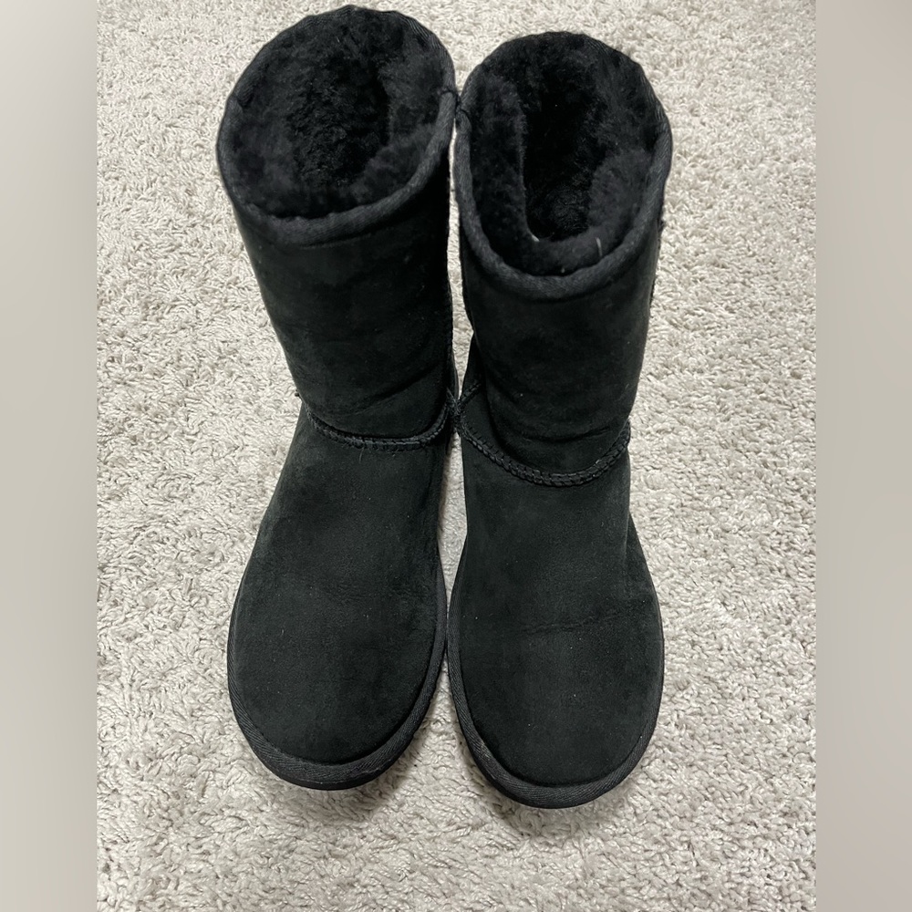 UGG Classic Short Boots - Size 7